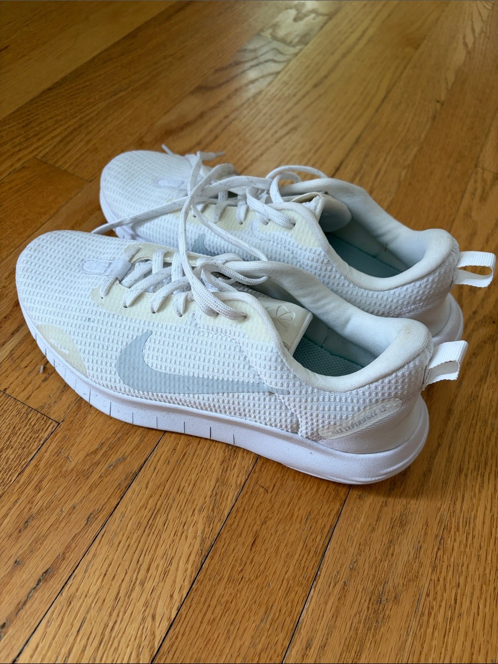 Nike Womens White Mesh Athletic Sneakers